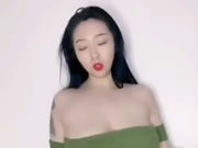 Asiatique Gros seins Fille Danse